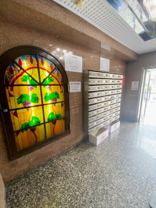 物件外観写真5　(エントランス部分)