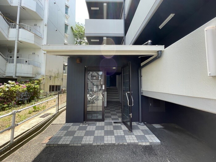 物件外観写真4　(エントランス部分)
