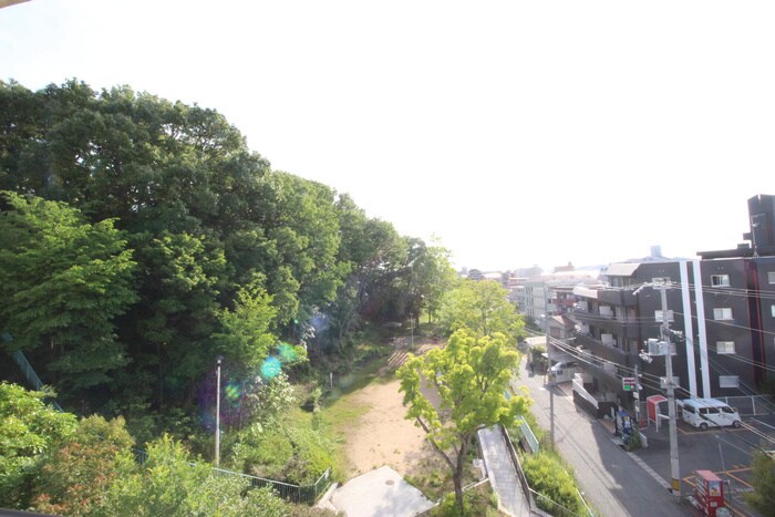 物件内観写真16　(室内からの展望)