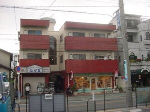 カビ－ナ中桜塚外観写真
