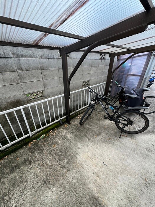 物件外観写真4　(駐輪場)