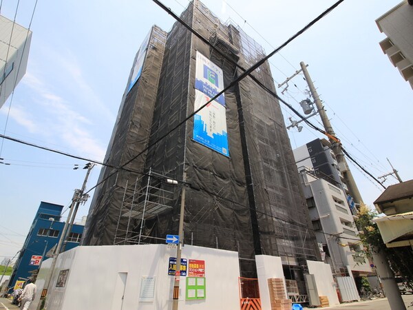 建築中