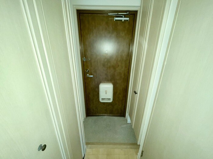 物件内観写真16　(玄関)