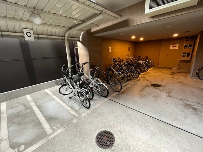 物件外観写真5　(駐輪場)