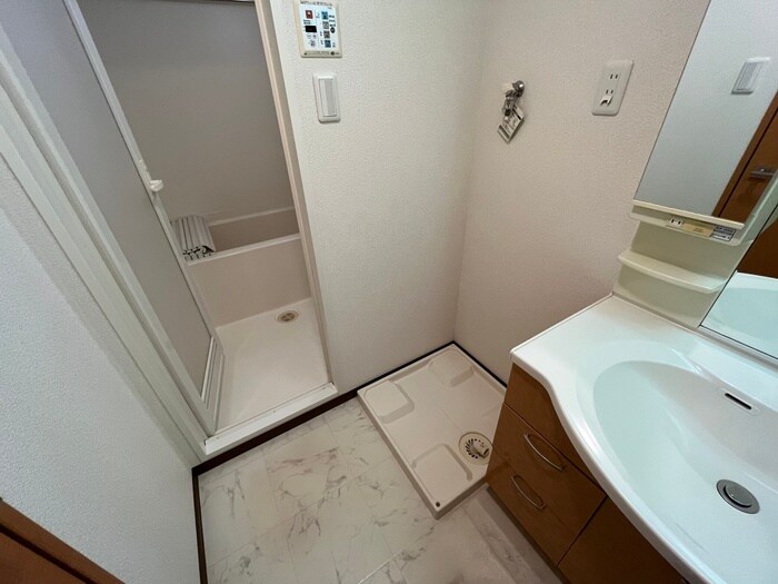 物件内観写真18　(洗濯機置場)