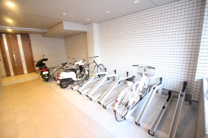 物件外観写真3　(駐輪場)