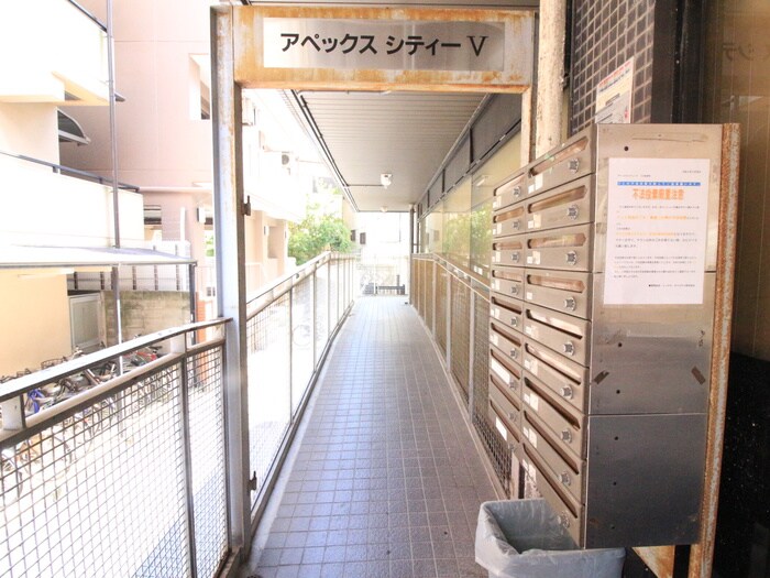 物件外観写真3　(エントランス部分)