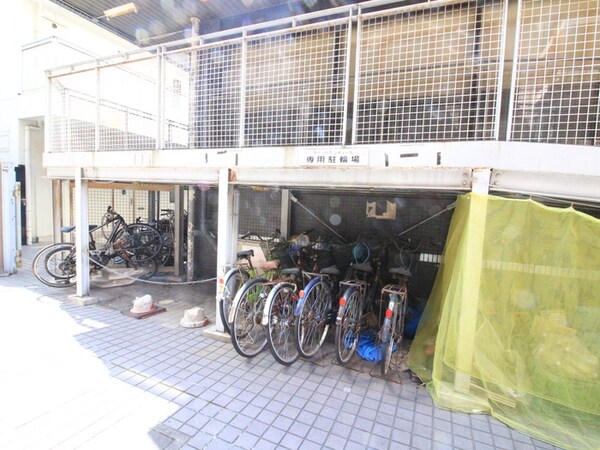 バイク置き場