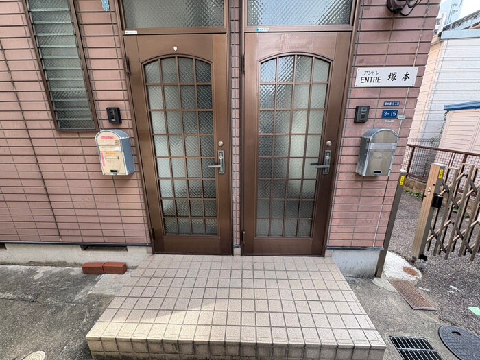 物件外観写真3　(エントランス部分)