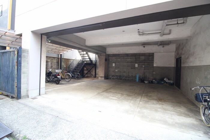 物件外観写真5　(駐車場)