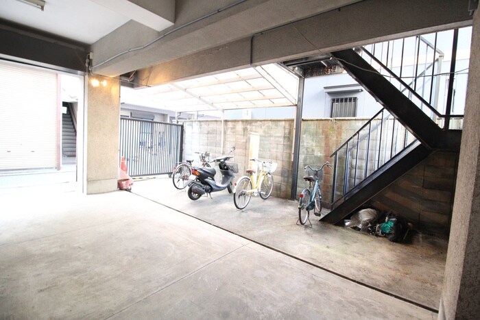 物件外観写真6　(駐輪場)