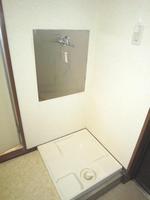 物件内観写真12　(洗濯機置場)