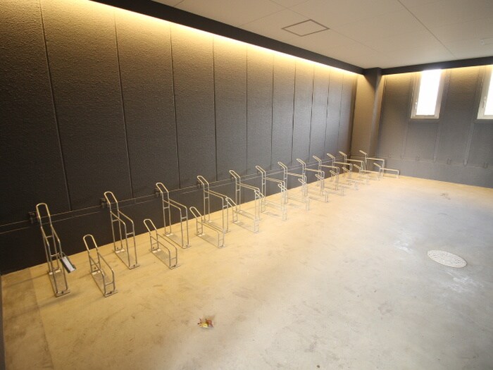 物件外観写真5　(駐輪場)