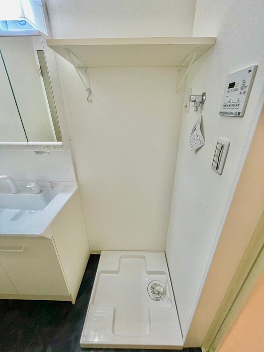 物件内観写真14　(洗濯機置場)