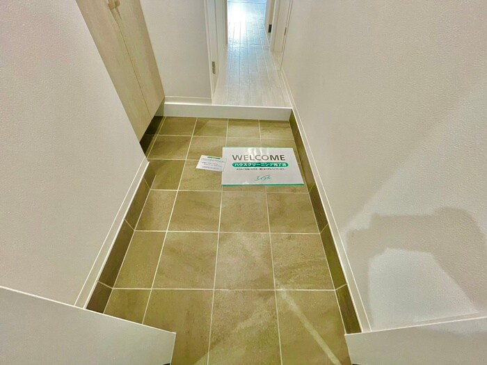 物件内観写真16　(玄関)