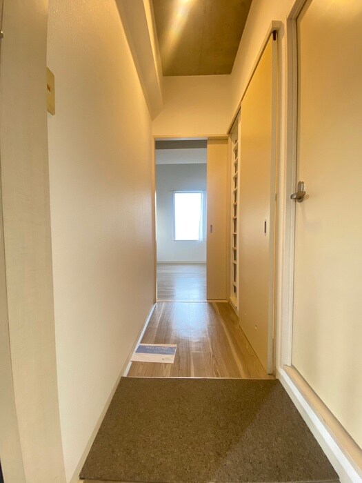 物件内観写真7　(玄関)