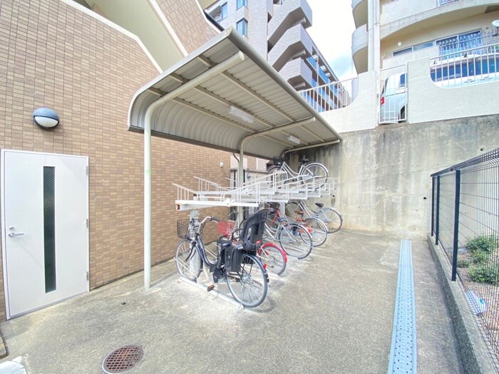 物件外観写真3　(駐輪場)