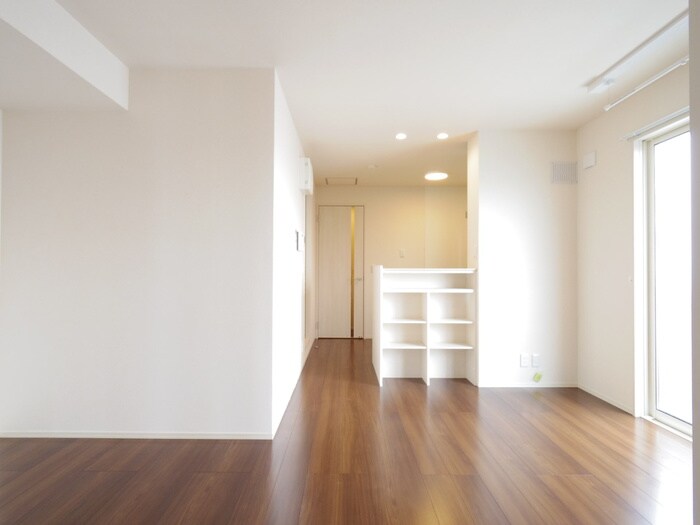 物件内観写真7　(室内からの展望)