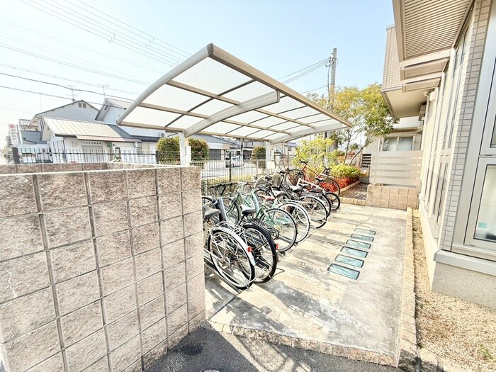 物件外観写真5　(駐輪場)