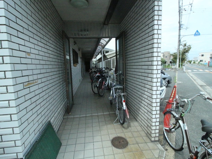物件外観写真3　(駐輪場)