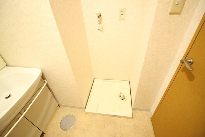 物件内観写真16　(洗濯機置場)