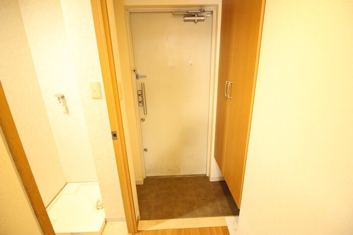 物件内観写真18　(玄関)