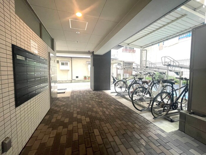 物件外観写真6　(駐輪場)