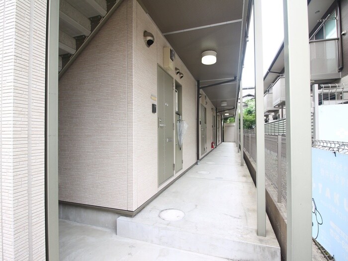 物件外観写真4　(エントランス部分)