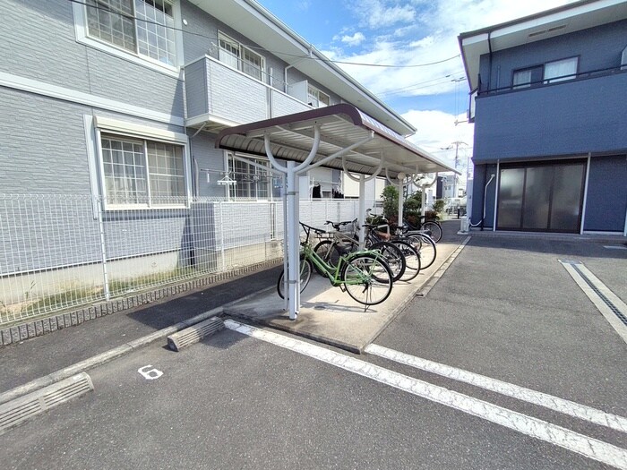 物件外観写真2　(駐輪場)