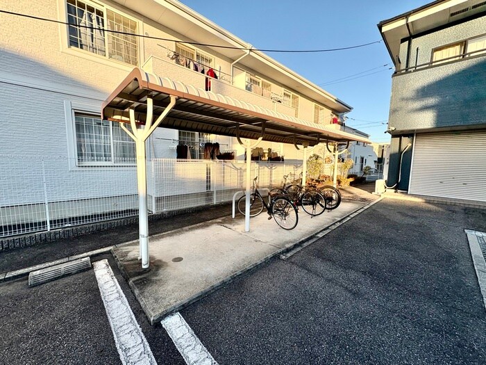 物件外観写真2　(駐車場)