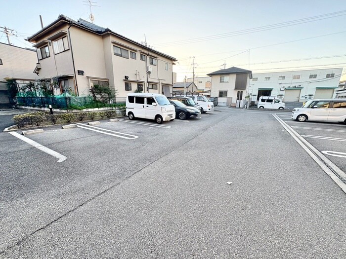 物件外観写真3　(駐輪場)