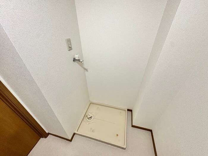 物件内観写真13　(洗濯機置場)