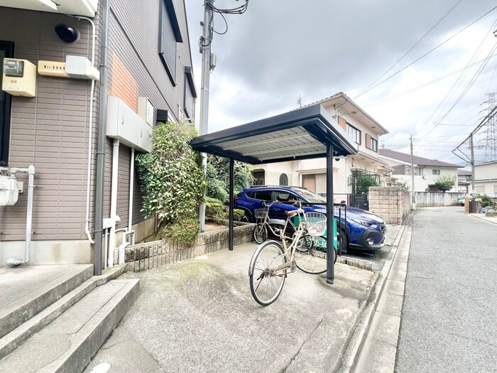 物件外観写真2　(駐輪場)