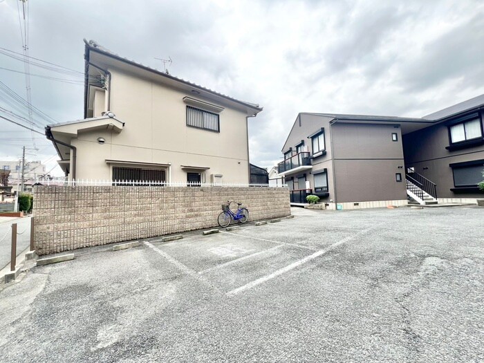 物件外観写真3　(駐車場)