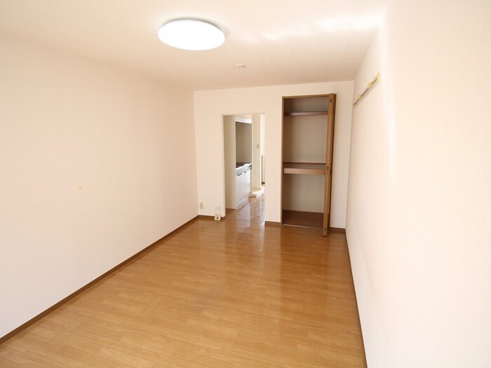 物件内観写真4　(居室)