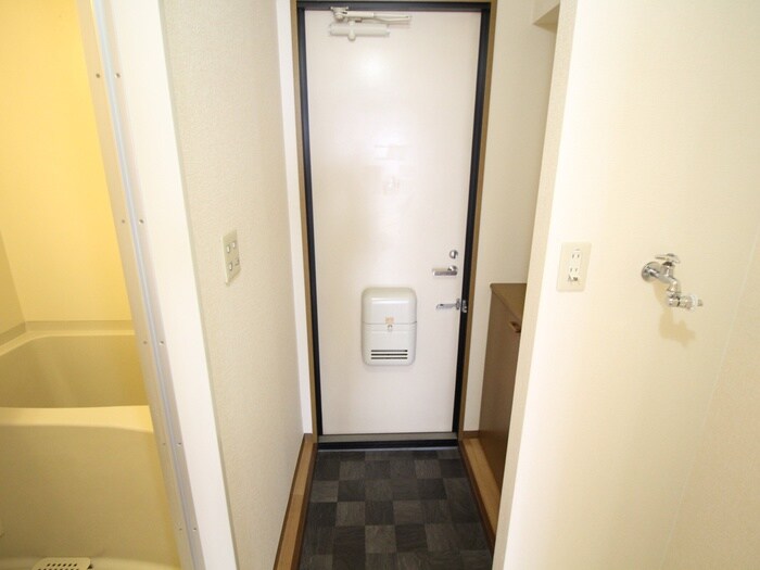 物件内観写真10　(玄関)