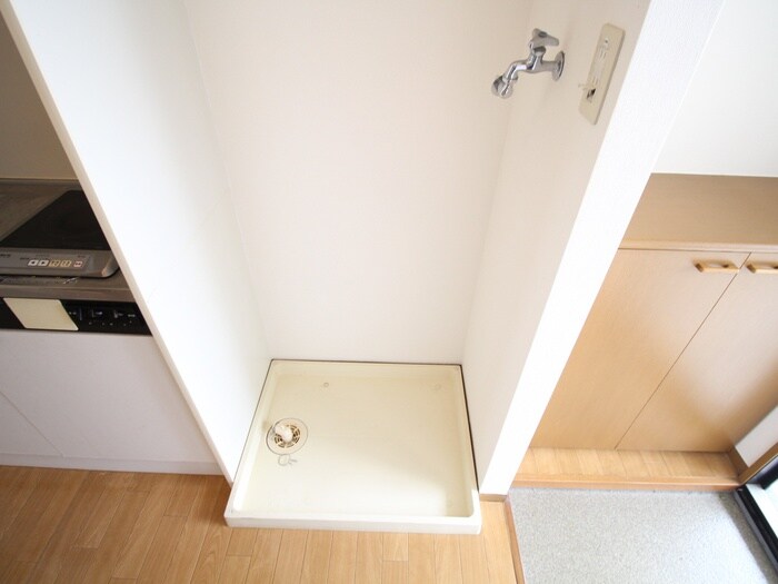 物件内観写真16　(洗濯機置場)