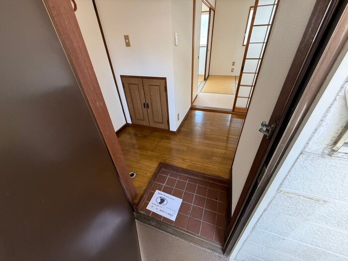 物件内観写真16　(玄関)