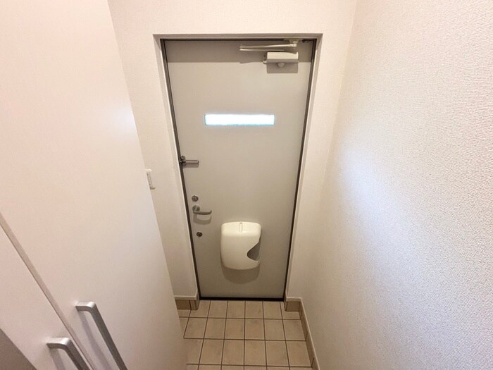 物件内観写真11　(玄関)