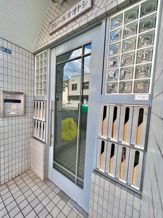 物件外観写真3　(エントランス部分)