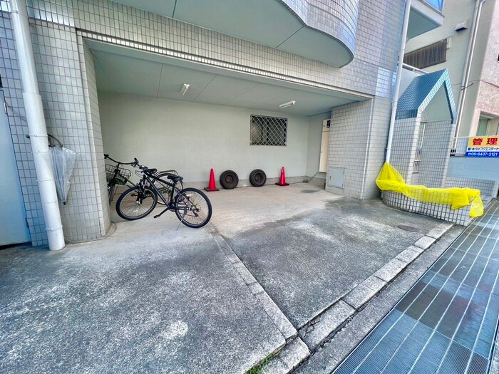 物件外観写真6　(駐車場)