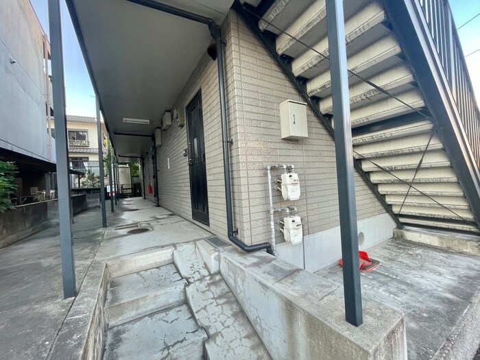 物件外観写真4　(エントランス部分)