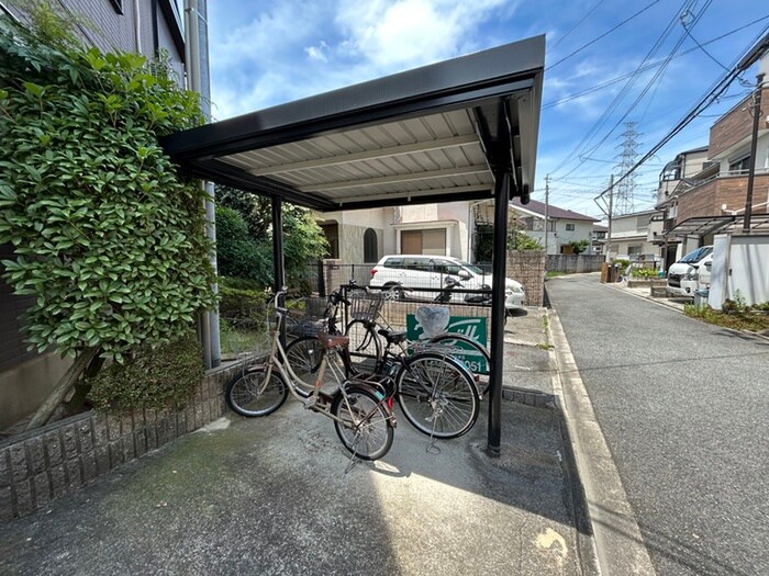 物件外観写真4　(駐輪場)