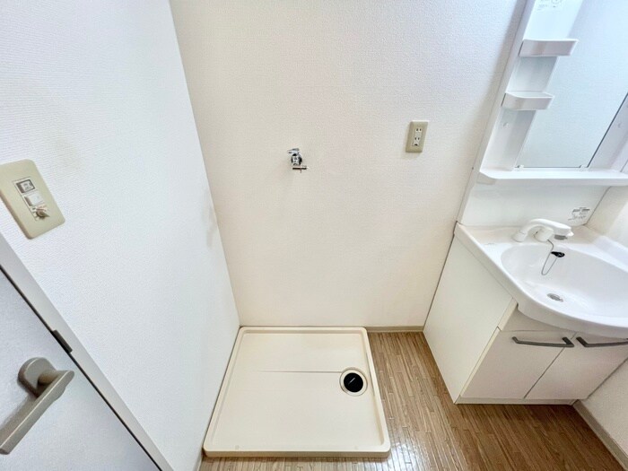 物件内観写真11　(洗濯機置場)