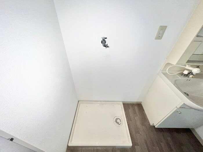 物件内観写真13　(洗濯機置場)