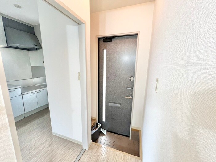 物件内観写真18　(玄関)