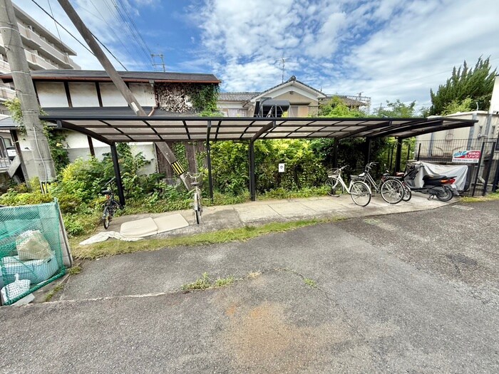 物件外観写真4　(駐輪場)
