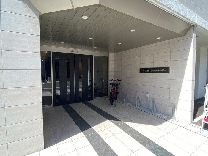 物件外観写真2　(エントランス部分)