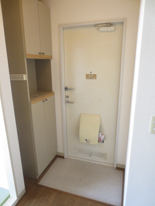 物件内観写真12　(玄関)