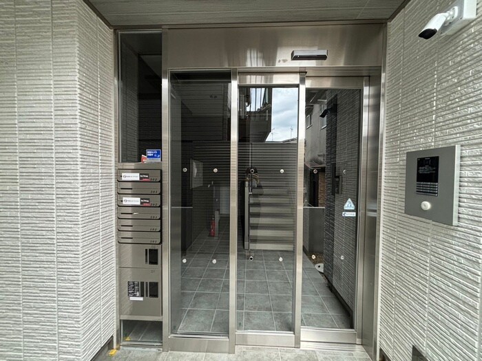 物件外観写真2　(エントランス部分)